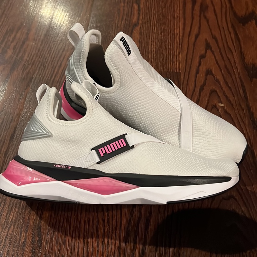 White Pumas